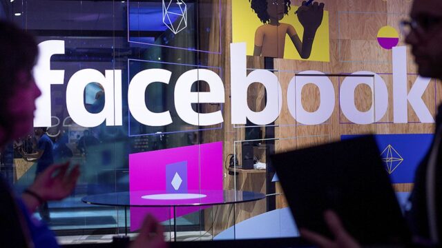 Facebook будет блокировать страницы, связанные с теорией заговора QAnon
