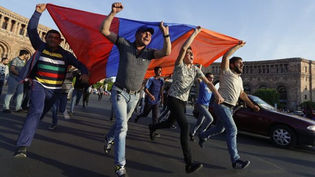 «Майдан» армянского разлива. Хроника «бархатной революции» в Ереване