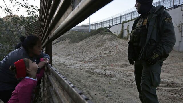 Мексика согласилась временно принимать мигрантов, которые ждут разрешение на въезд в США