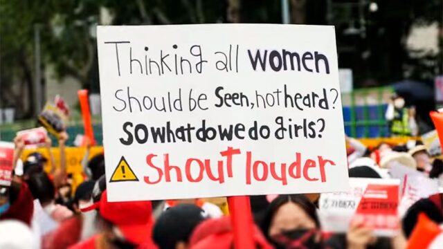 В Сеуле прошел самый массовый женский митинг в истории Южной Кореи