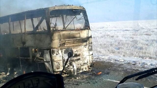 Казахстанские спасатели назвали короткое замыкание предварительной причиной пожара в автобусе