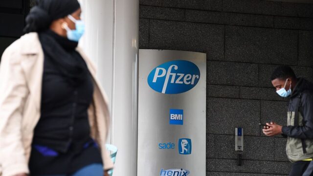 Pfizer запросила у властей США срочное разрешение на использование вакцины