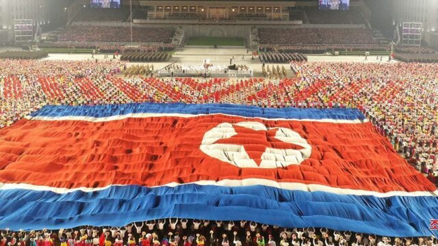 В Пхеньяне прошел торжественный парад в честь 73-й годовщины основания КНДР: фотогалерея