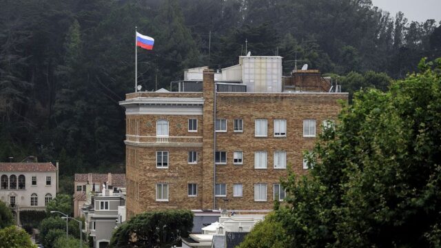 Россия закрыла генконсульство в Сан-Франциско и торговое представительство в Вашингтоне