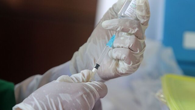 Znak.com: Собянин поставил себе прививку от коронавируса