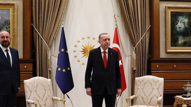 В Турции прояснили инцидент со стульями на встрече Эрдогана с лидерами ЕС