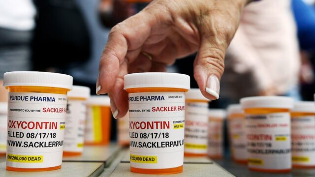 Опиоидный кризис в США: почему все больше американцев становятся зависимыми от обезболивающих препаратов
