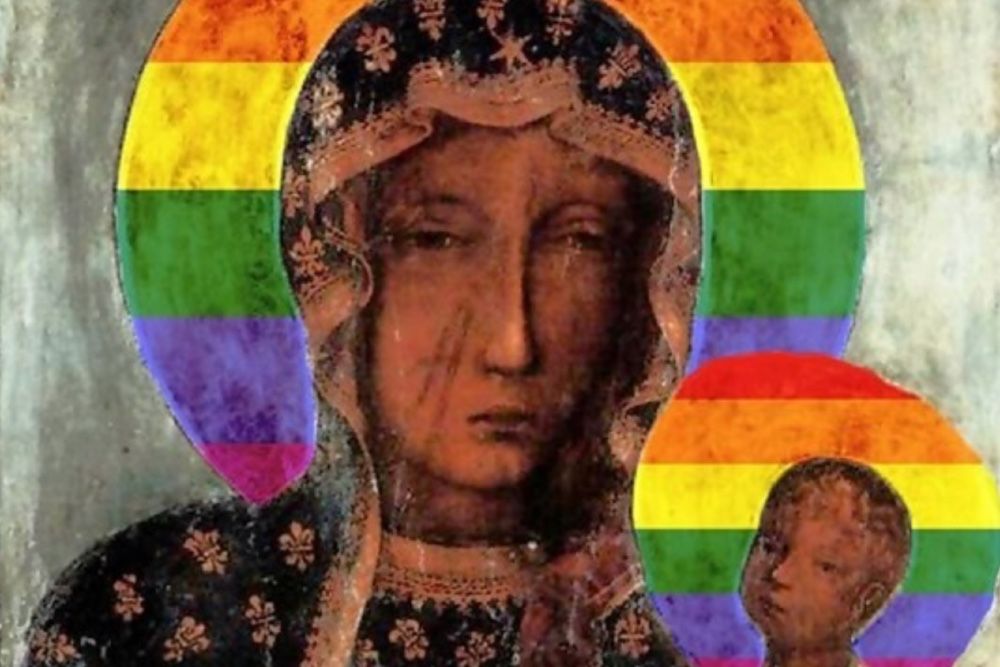 В Польше арестовали женщину из-за плаката с изображением Девы Марии с нимбом, окрашенным в цвета радужного флага