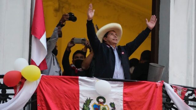 Педро Кастильо побеждает на президентских выборах в Перу