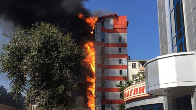 В гостинице в Ростове-на-Дону произошел крупный пожар. Погибли два человека