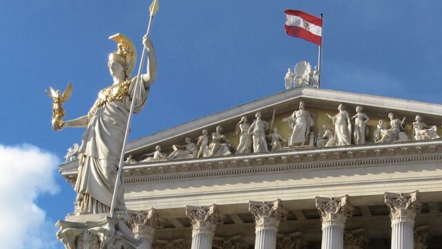 Правительство Австрии решило выслать из страны десятки радикальных имамов