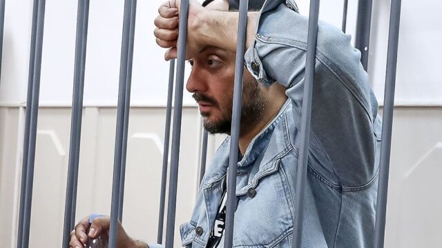 Следствие попросило отправить Серебренникова под домашний арест