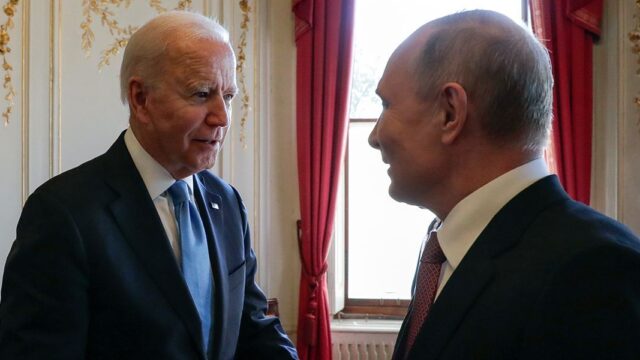 Путин и Байден приняли предложение Макрона о новом саммите