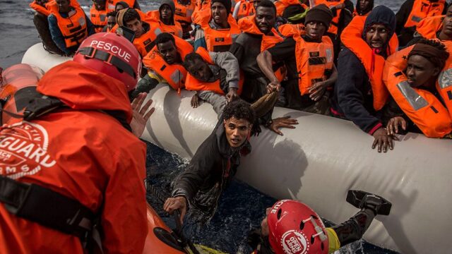Несколько десятков беженцев утонули при кораблекрушении у берегов Туниса