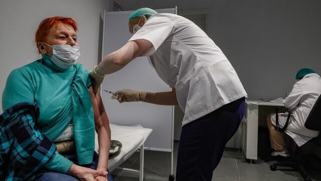 Путин оценил число привитых от коронавируса россиян в 2 млн человек