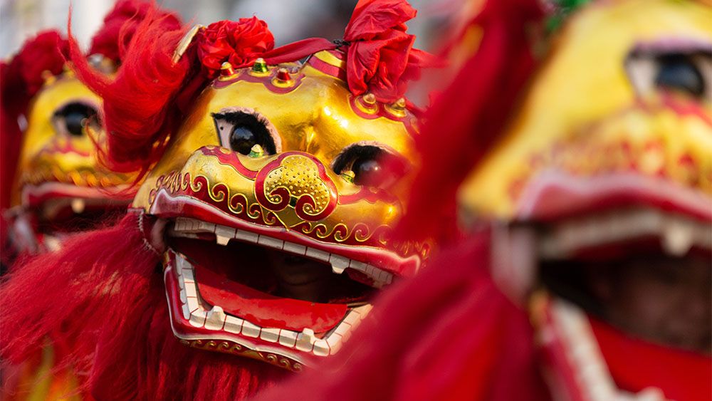 Петарды, драконы и выходной в школах: как Нью-Йорк встретил китайский Новый год