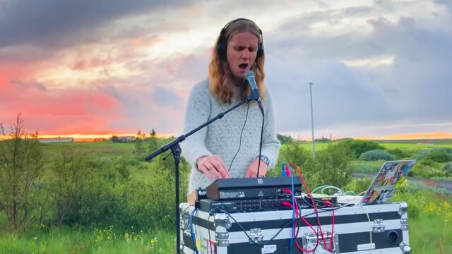 Участника «Евровидения» от Исландии завалили просьбами сыграть песню из фильма «Евровидение: огненная сага». Пришлось исполнять