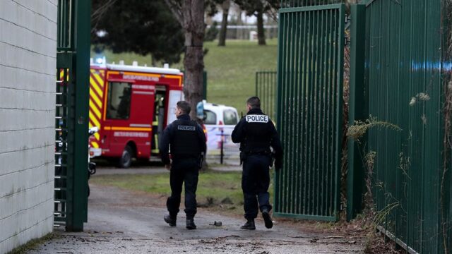 Недалеко от Парижа вооруженный ножом мужчина ранил четверых человек