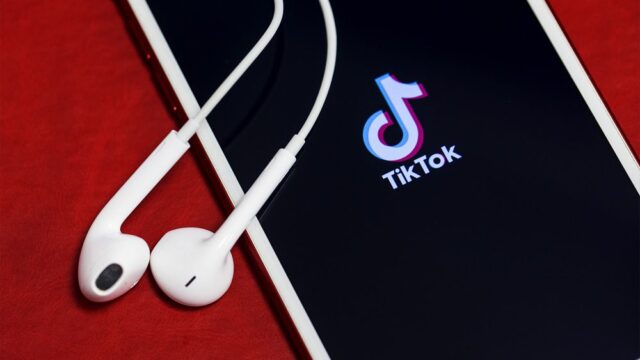 Панды, ютьюберы и хэштеги: TikTok придумал, как привлечь пользователей во время пандемии, и показал рекордный рост