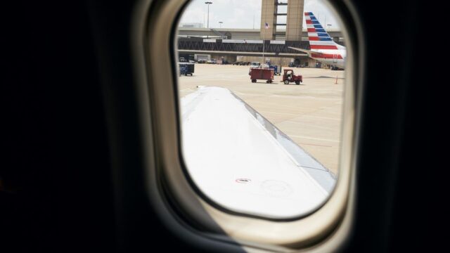 В США авиамеханика обвинили в порче навигационной системы самолета из-за трудового спора