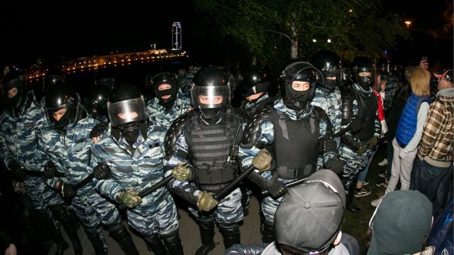 Суд в Екатеринбурге арестовал больше 20 участников акций протеста