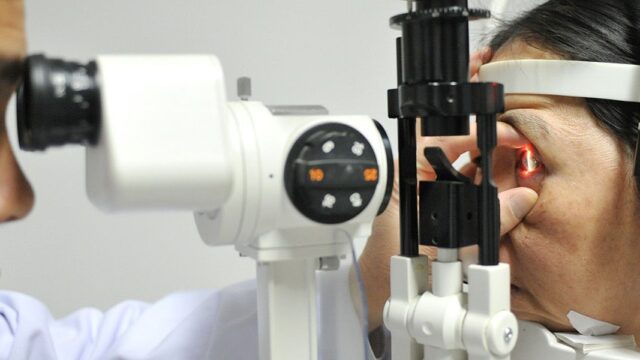 Китайские медики научились определять риск смерти по глазам
