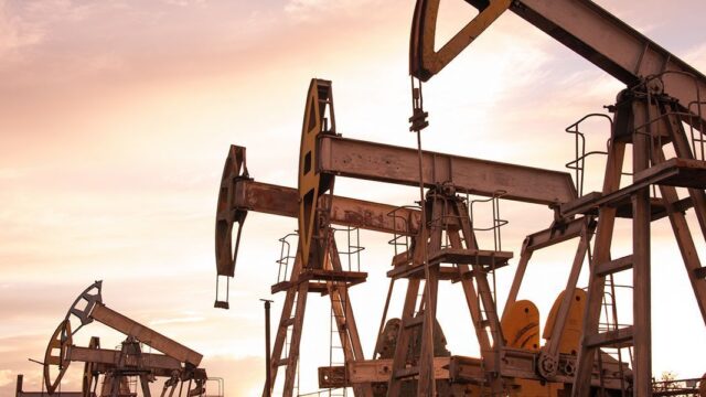 Цена на нефть Brent превысила $130. Запад хочет отказаться от сырья из России