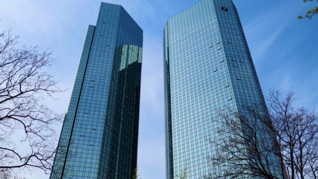 Deutsche Bank объявил о новой стратегии, в рамках которой под сокращение попадут 18 тысяч сотрудников по всему миру
