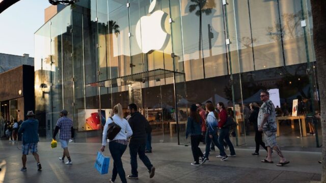 В США суд обязал Apple доплачивать сотрудникам за досмотр на выходе с работы