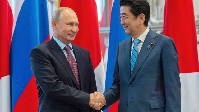 NHK: Путин и Абэ провели частную встречу после предложения заключить мир