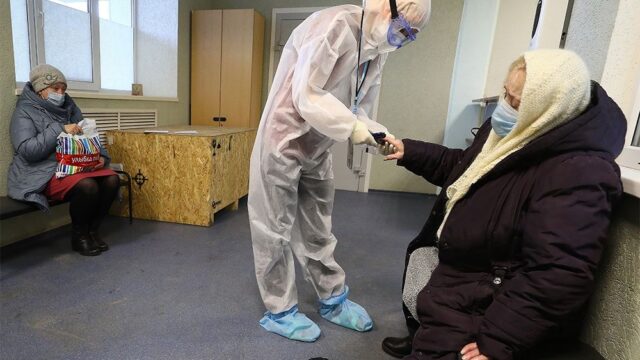 В России за сутки выявили 27 250 заражений коронавирусом — на 1 526 меньше, чем вчера