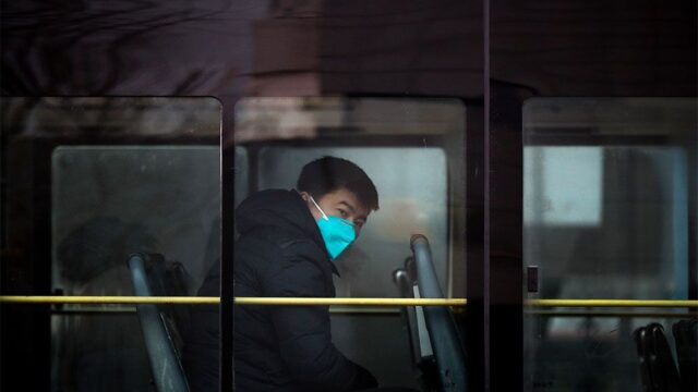 В Китае два человека умерли от нового вируса атипичной пневмонии