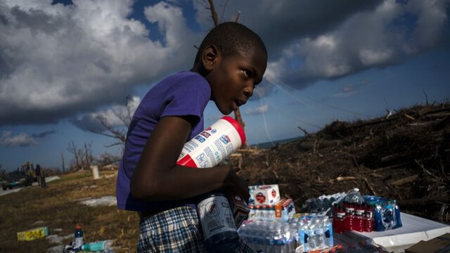 Из-за урагана 17% населения Багамских островов остались без крова