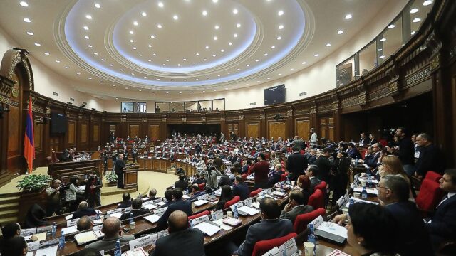 Парламент Армении проголосовал за сокращение пяти министерств