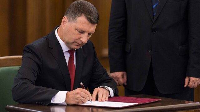 Президент Латвии утвердил реформу русских школ