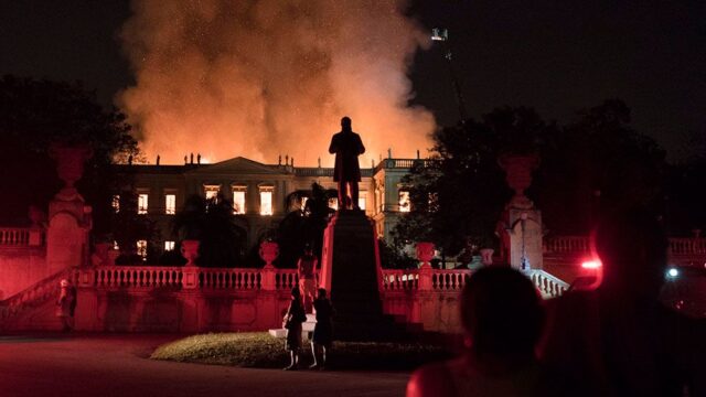 «200 лет истории необратимо уничтожено». Как Бразилия потеряла в пожаре крупнейший музей Латинской Америки
