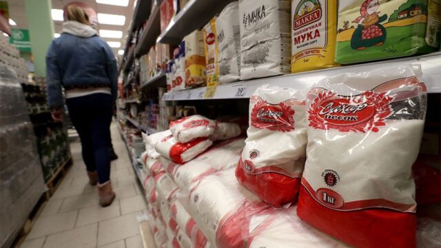 «При чем здесь пандемия?» Путин возмутился росту цен на сахар и хлеб во время пандемии