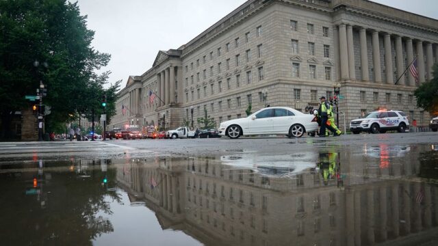 Из-за ливня в Вашингтоне затопило Белый дом. Теперь там мокрый пол в подвале!