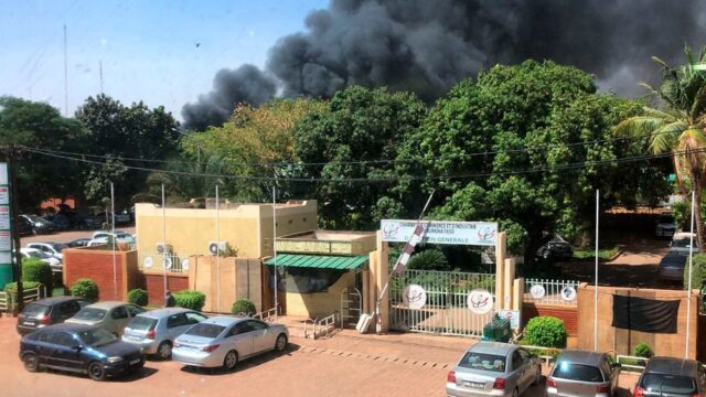 Посольство Франции в Буркина-Фасо сообщило о нападении на столицу страны