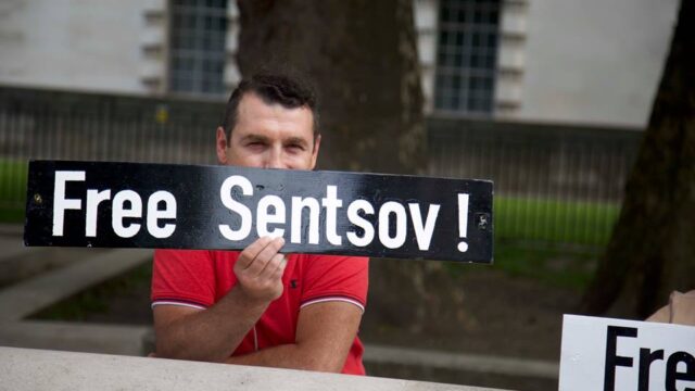 Творческие деятели Франции во главе с министром культуры страны призвали освободить Олега Сенцова