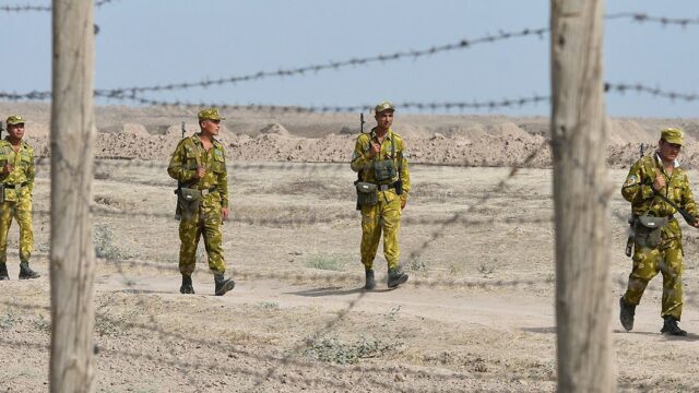 Таджикистан мобилизует 20 тысяч военных на границу с Афганистаном