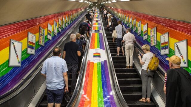 Пассажиров лондонского метро больше не будут называть «леди и джентльменами». Об этом просили ЛГБТ-активисты