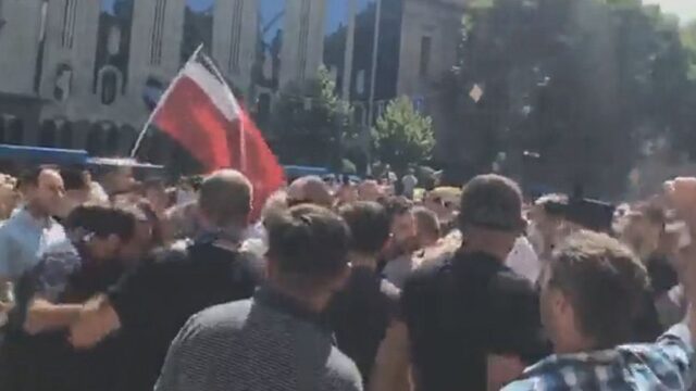 В Тбилиси отменили акцию в поддержку ЛГБТ после протестов православных