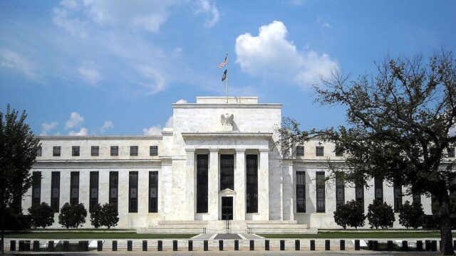 ФРС повысила базовую ставку до 2,25-2,5%