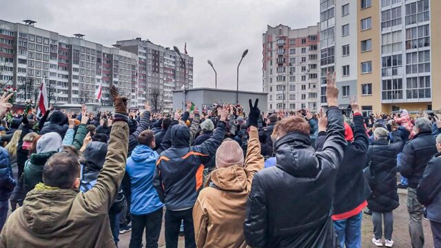 На очередной воскресной акции протеста в Минске начались задержания
