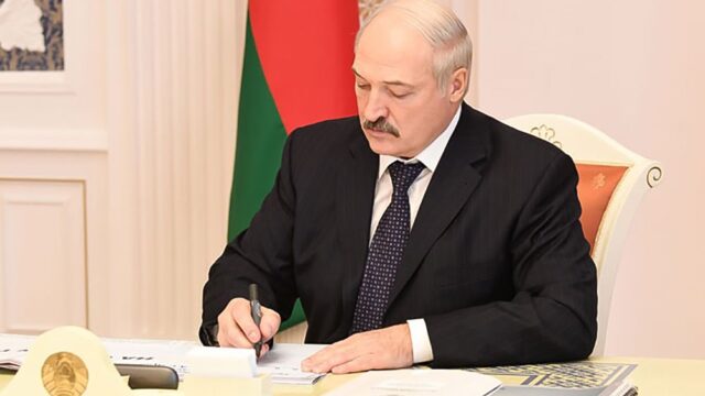 В Беларуси отменили налог с тунеядцев