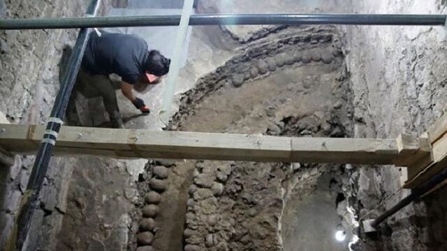 В Мехико археологи нашли башню из 650 черепов