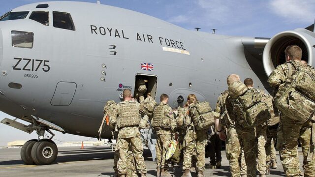 США и Великобритания эвакуируют своих граждан из Афганистана