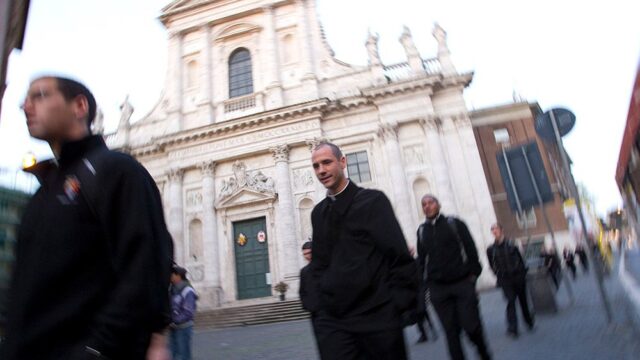 Ректор духовной семинарии в Риме ушел из священников. Он признался, что стал отцом двоих детей