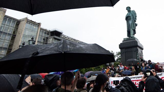 В России прошли акции против поправок к Конституции: фотогалерея